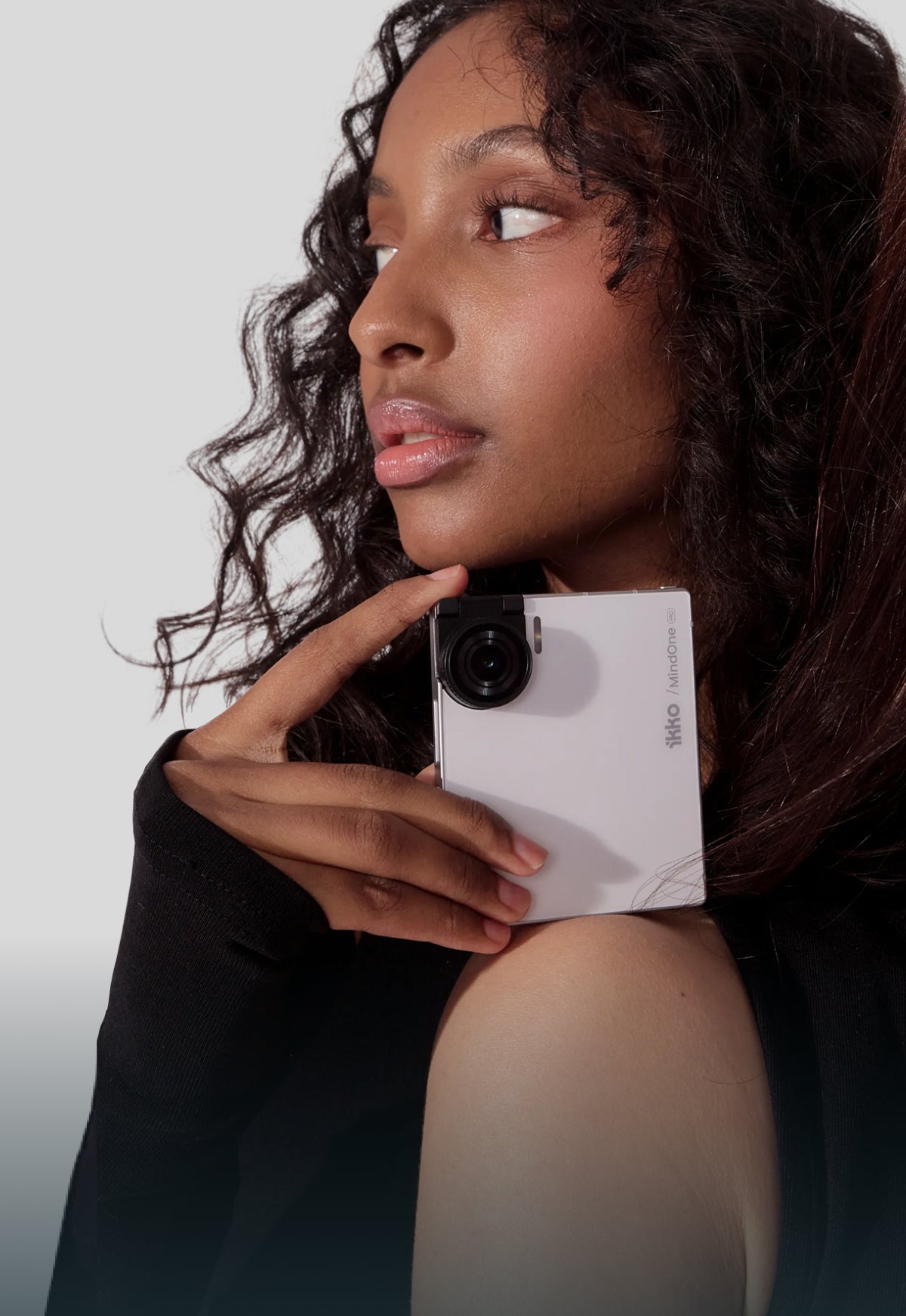 ikko MindOne Pro ブラック MindOne: Card-Sized AI Phone with Free Global Internet Built-In | iKKO